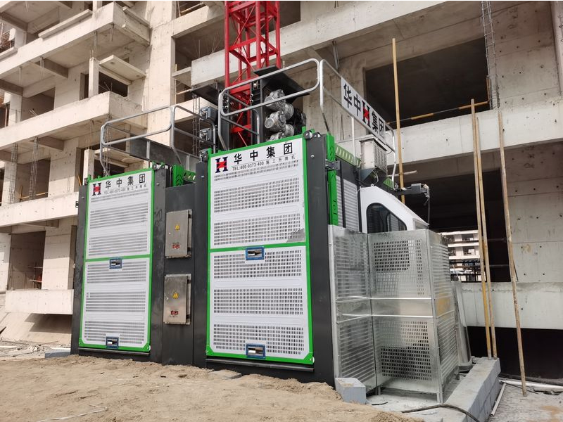 華中起重：高樓建設(shè)常用的施工升降機(jī)你了解多少？